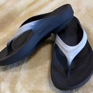 OOFOS Black and White Comfort Sandals